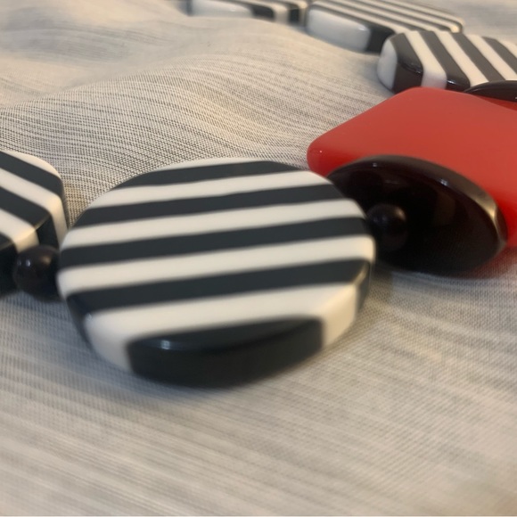 Fashion Jewelry set Black/ White/ Red Necklace and Earrings - Picture 7 of 8